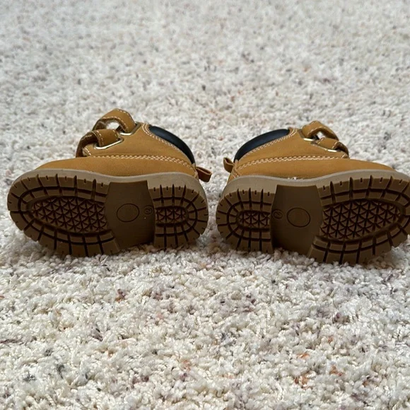 Baby/toddler size 2 wonder nation boots. - Picture 2 of 5